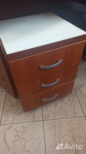 Комплекты офисной мебели(столы,тумбы,шкафы,кресла)