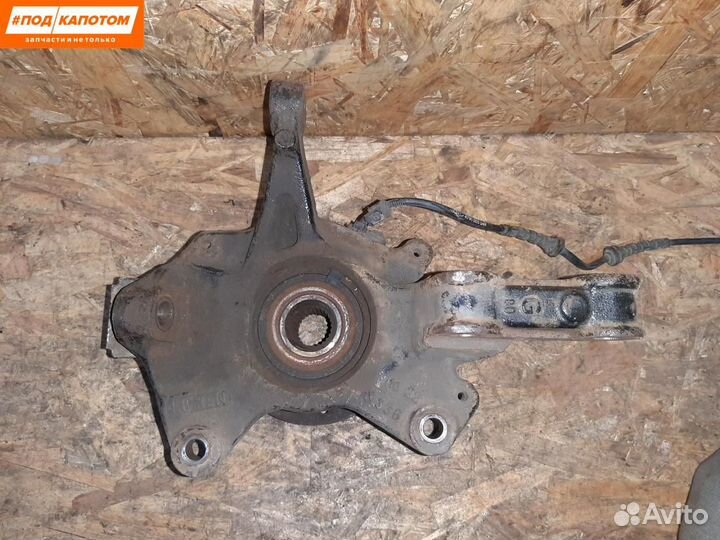 Кулак передний левый Renault Megane 3