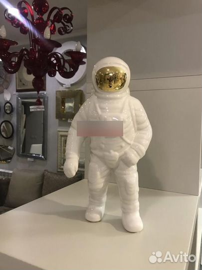 232370 Статуэтка Космонавт