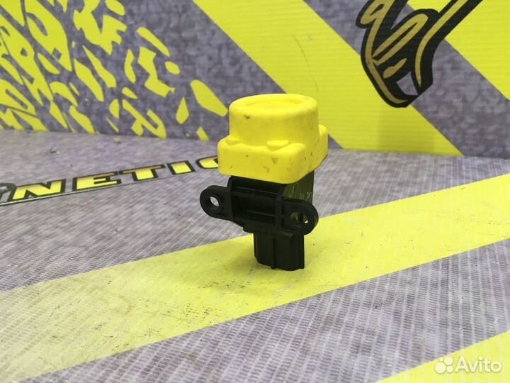 Выключатель топливного насоса Фьюжн Фиеста