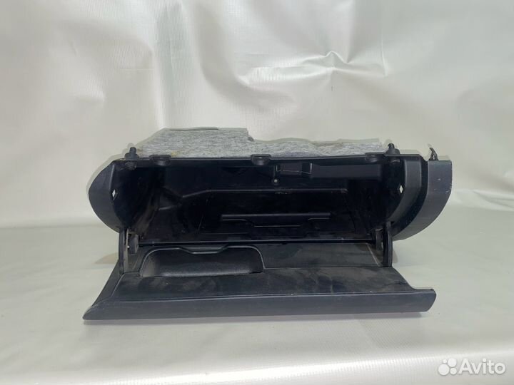 Volkswagen Polo 09- Бардачок 426