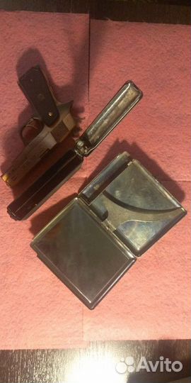 Зажигалка и портсигары