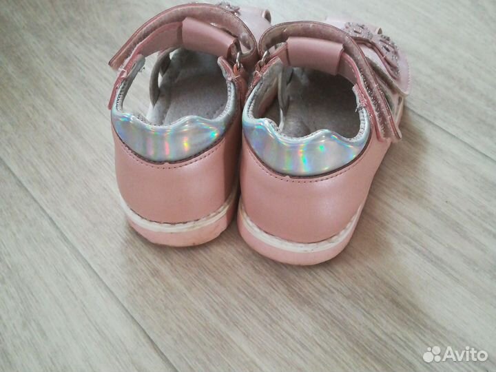 Сандалии на девочку