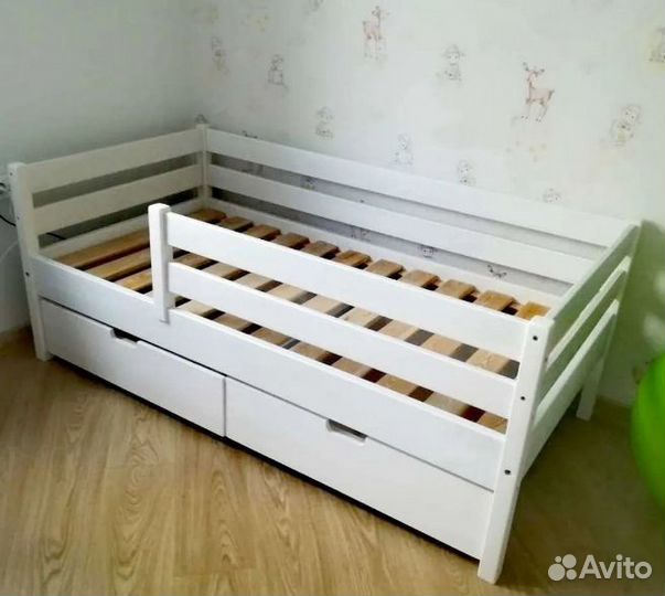 Детская кроватка (деревянная)