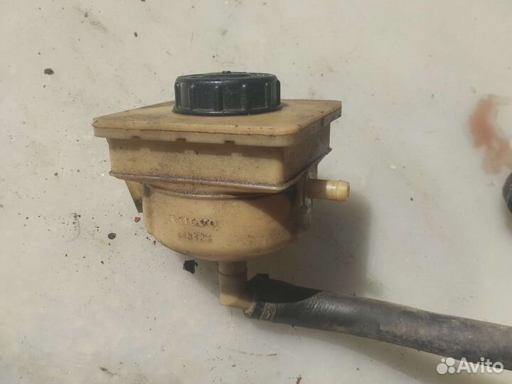 Бачок жидкости Гур Volvo 460
