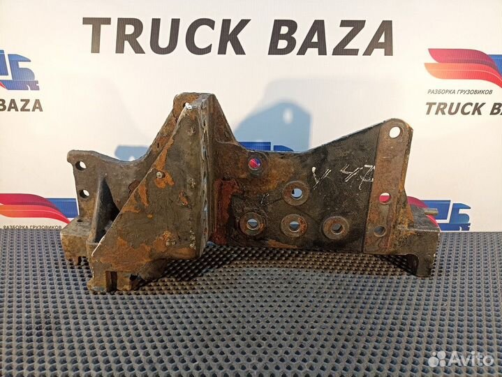 1629657 Кронштейн буксировочный левый Volvo FH