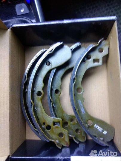 Колодки ручника новые