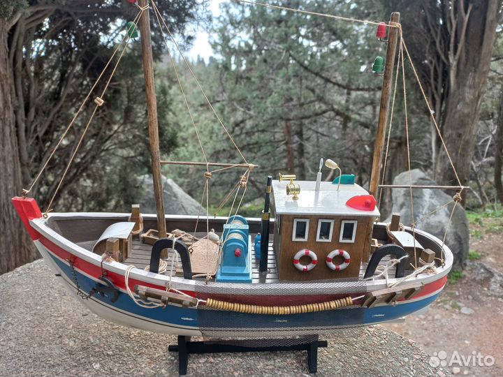 Рыболовецкий корабль коллекционный