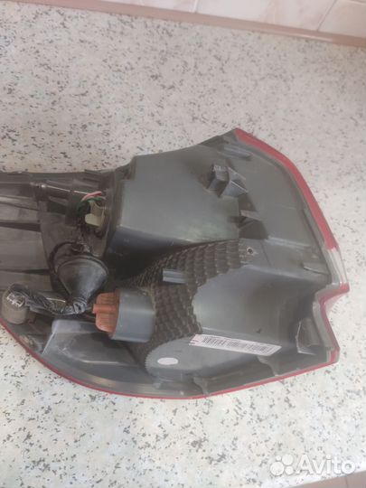 Фонарь задний правый внеш. Kia Rio 3 рест хэтчбек