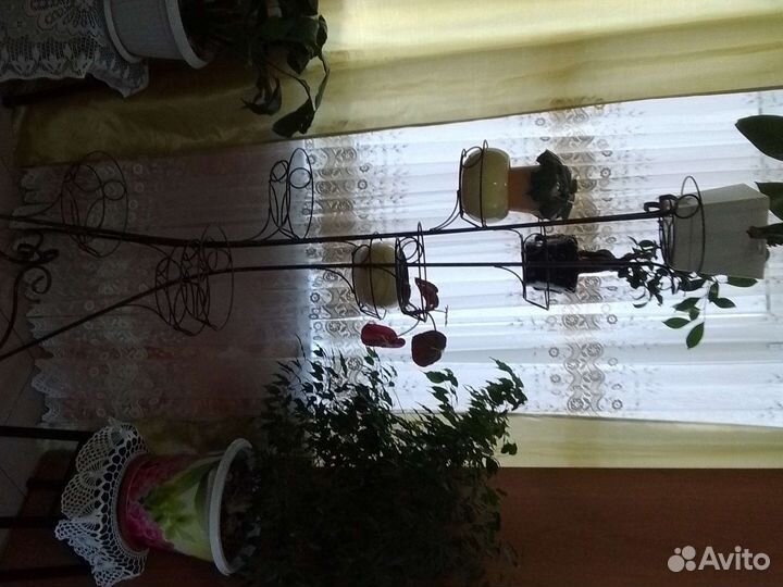 Подставка для цветов напольная металлическая