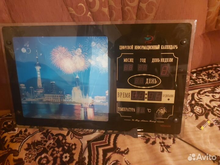 Электронные настенные часы