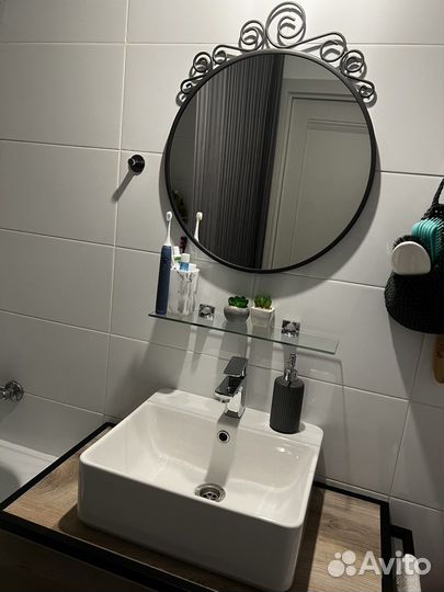 Зеркало, полка и шкаф для ванной комнаты