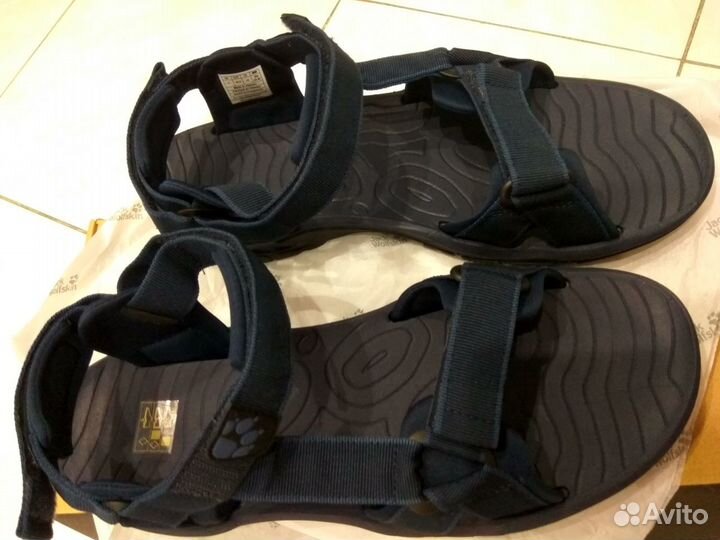 Продам сандалии Jack WolFskin