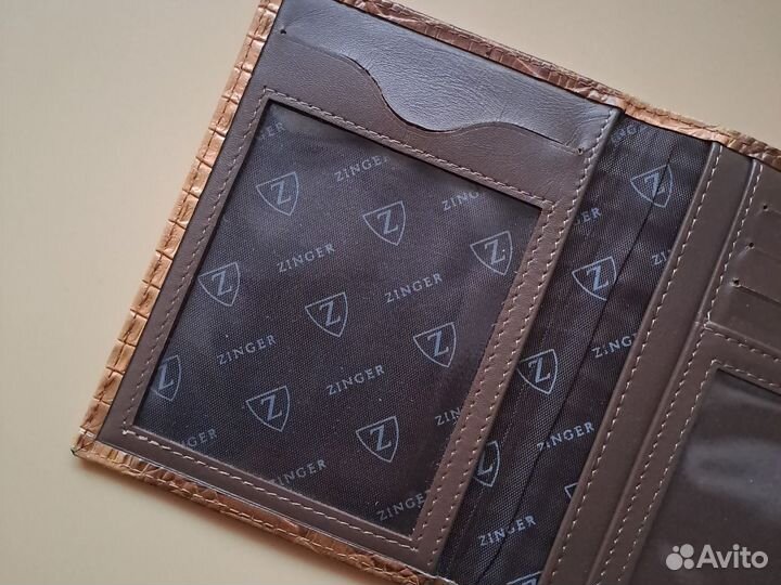 Обложка на паспорт кожаная Zinger коричневый