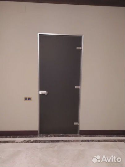 Стеклянная дверь / Дверь из стекла от производител