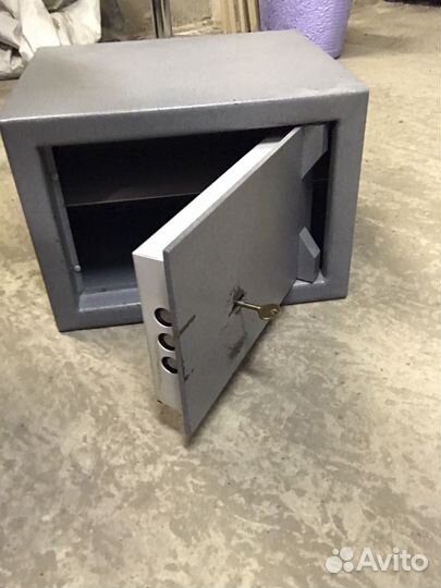 Сейф металлический