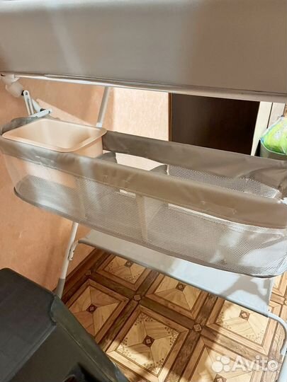 Пеленальный столик складной на колесиках