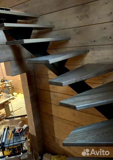 Лестницы с поворотом под ключ