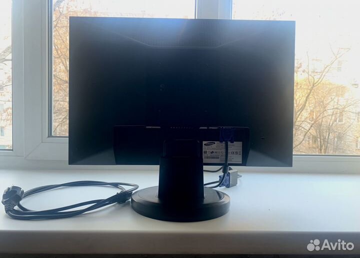 Монитор Samsung SyncMaster 2223nw