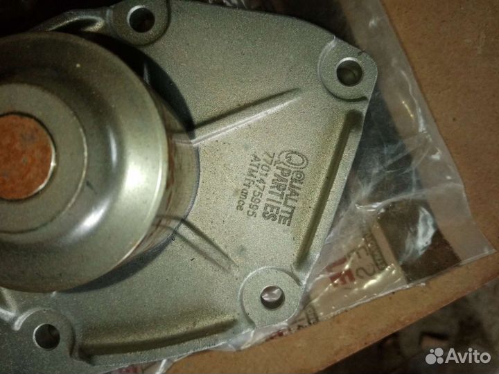 Помпа водяная renault