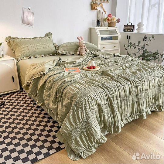 Одеяло с простыней и наволочками