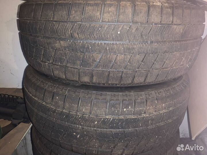 Bridgestone Blizzak VRX 225/60 R16 20E