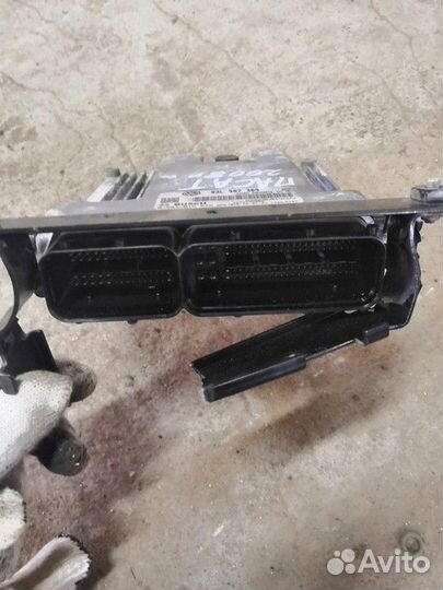 Блок управления двигателем (Volkswagen Passat)