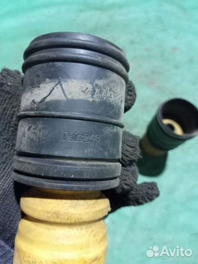 Отбойники амортизаторов задние Bmw 7 E38