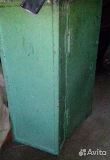 Сейф (металлический шкаф)