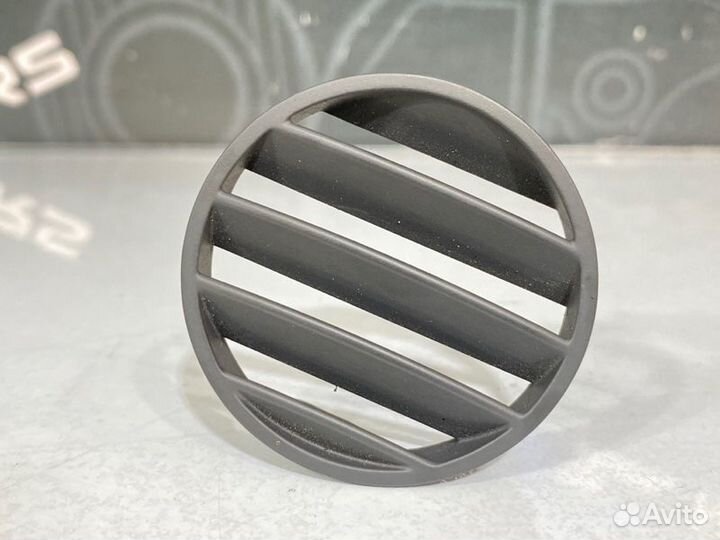 Решетка вентиляции правая Volkswagen Passat B5 AMX