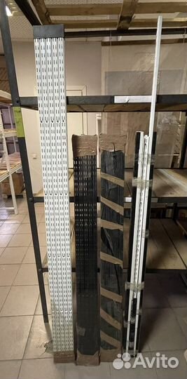 Кронштейны и стеновые стойки Larvij (Англия)