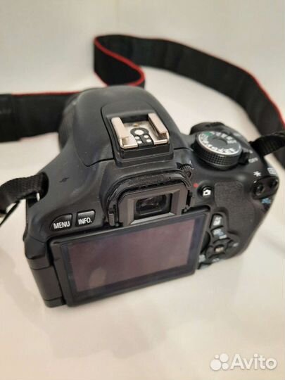 Зеркальный фотоаппарат Canon