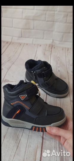 Кроссовки новые деми 26 размер 16,5см