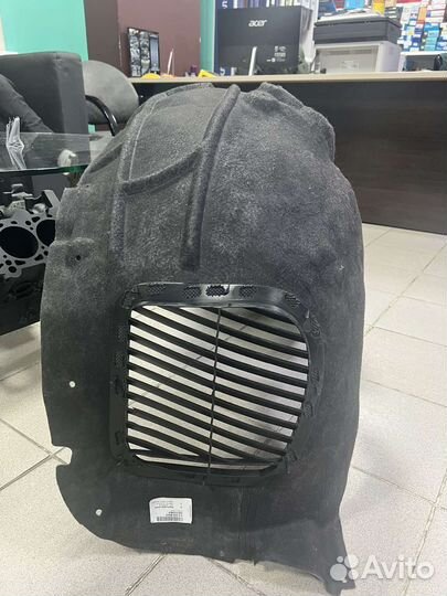 Подкрылок audi Q7 09-15 RH 4L0809962E