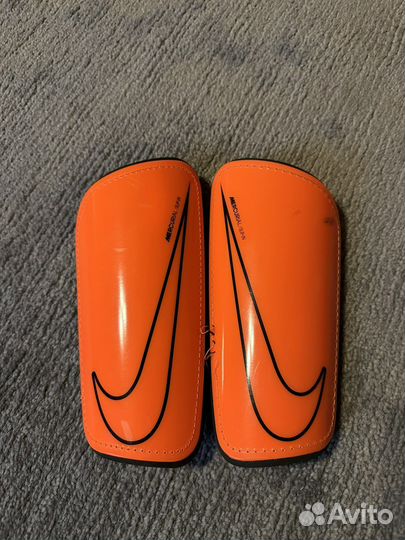 Щитки футбольные Nike