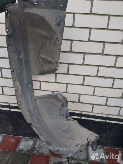 Подкрылок передний левый Renault sandero