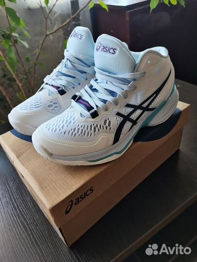 Кроссовки женские asics