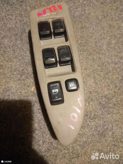 Блок упр. стеклоподьемниками на toyota voxy AZR60