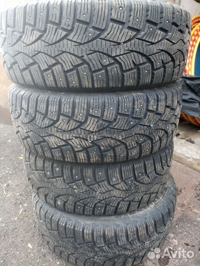 Goodyear UltraGrip 215/60 R16