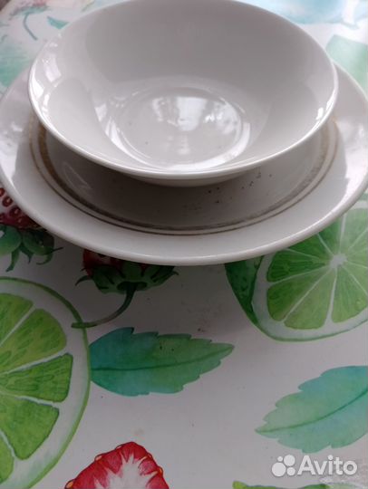 Тарелки суповые и тарелочки неглубокие