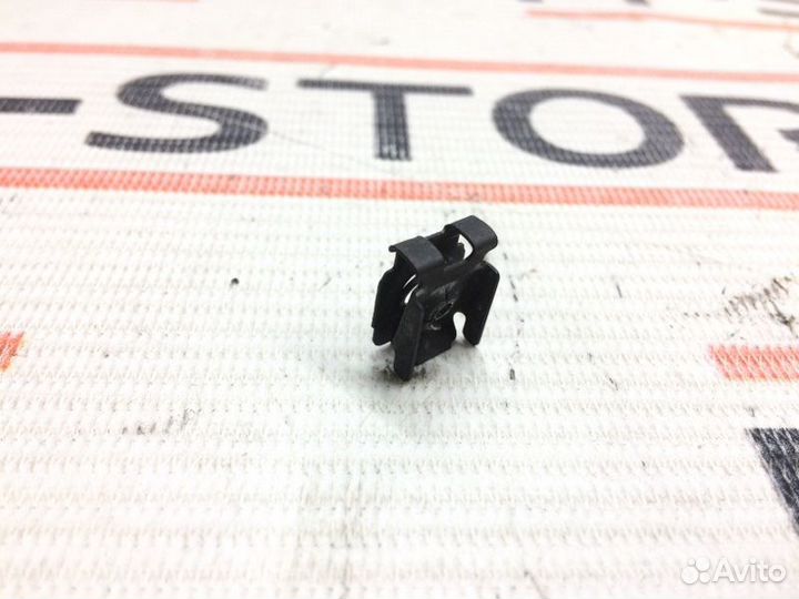 Клипса панели приборов Volkswagen Touareg 7L