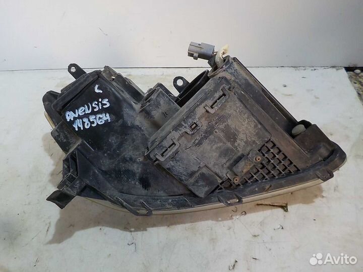 Фара левая Toyota Avensis