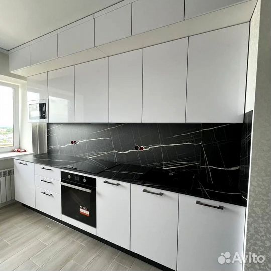 В потолок кухня на заказ