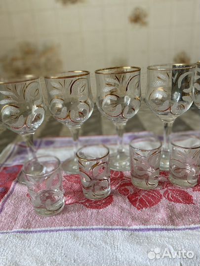 Набор бокалов и рюмок