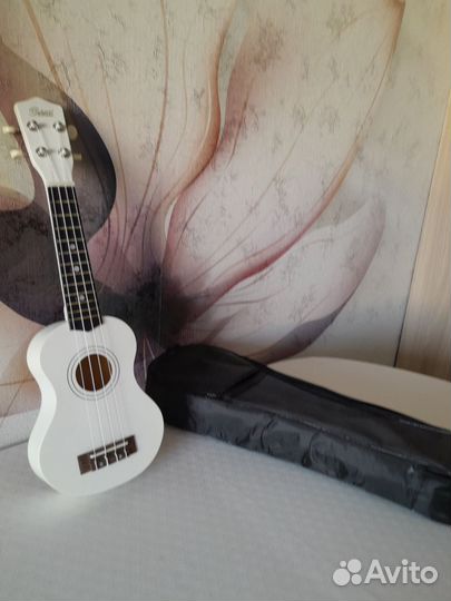 Укулеле гавайская гитара