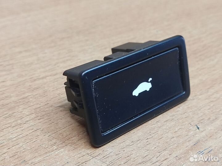 Кнопка багажника, Audi A8 D3