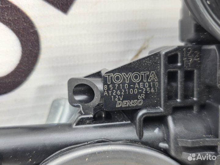 Моторчик стеклоподъемника задний левый Toyota