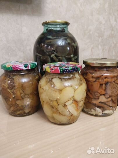 Грибы маринованные
