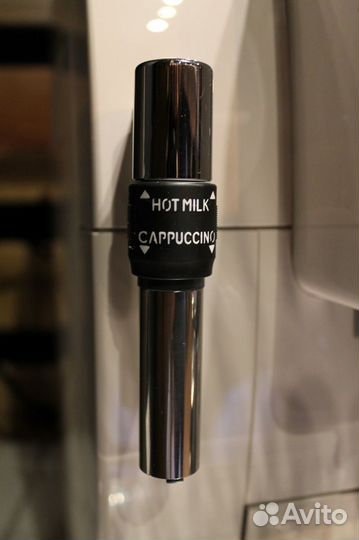 Кофемашина Delonghi ecam 350.35.W витрина