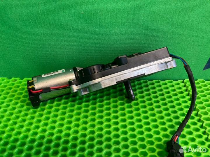 Доводчик двери багажника Bmw X5 E70 N57D30A 2012